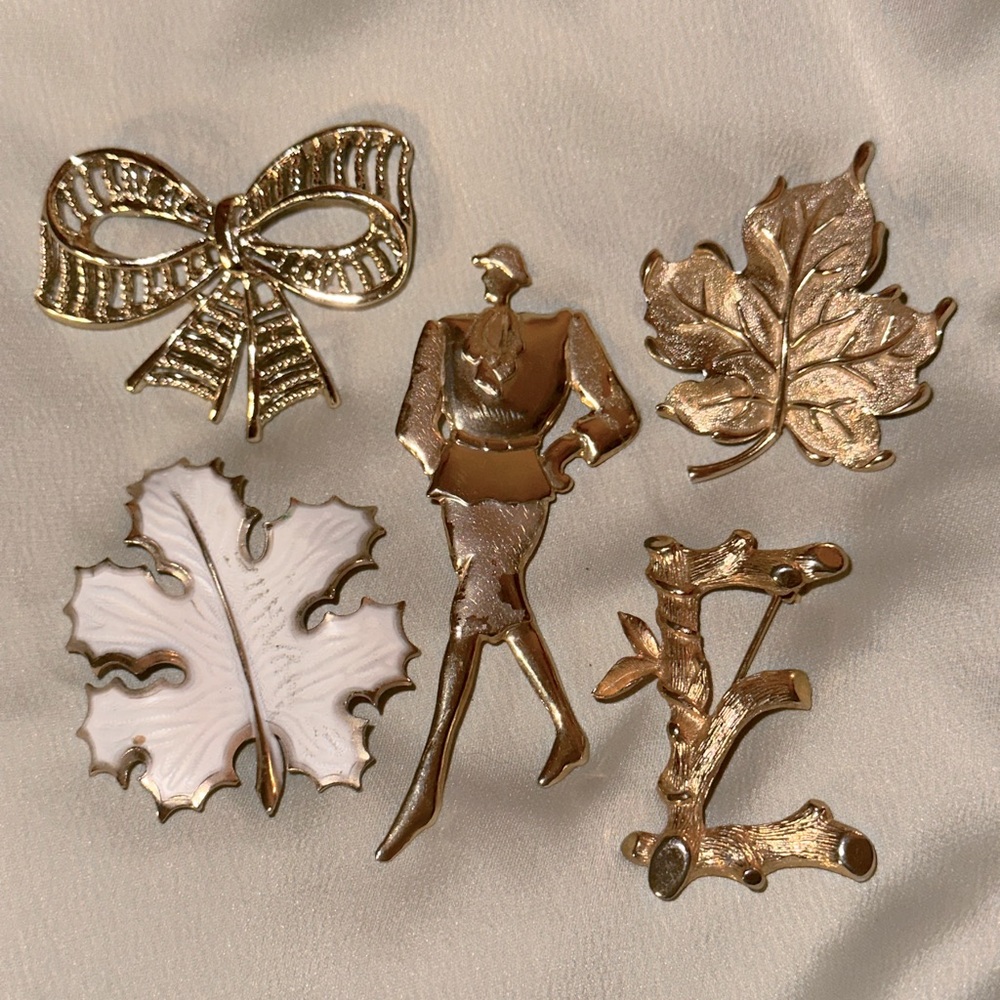 Goldtone NWOT brooch bundle